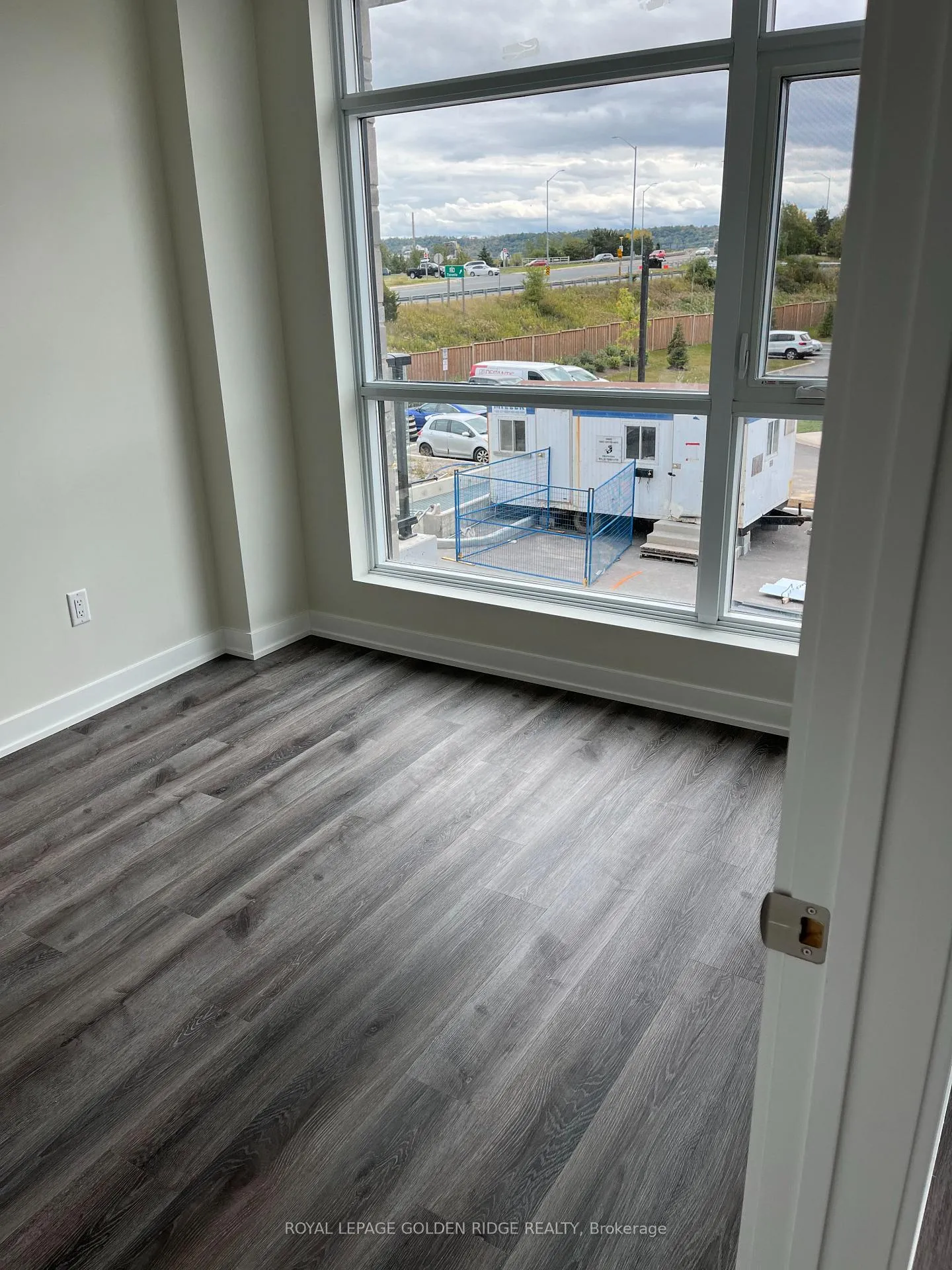 Photo 6 of Unit 224, 600 North Service Road E, Hamilton, Stoney Creek — HOMEH