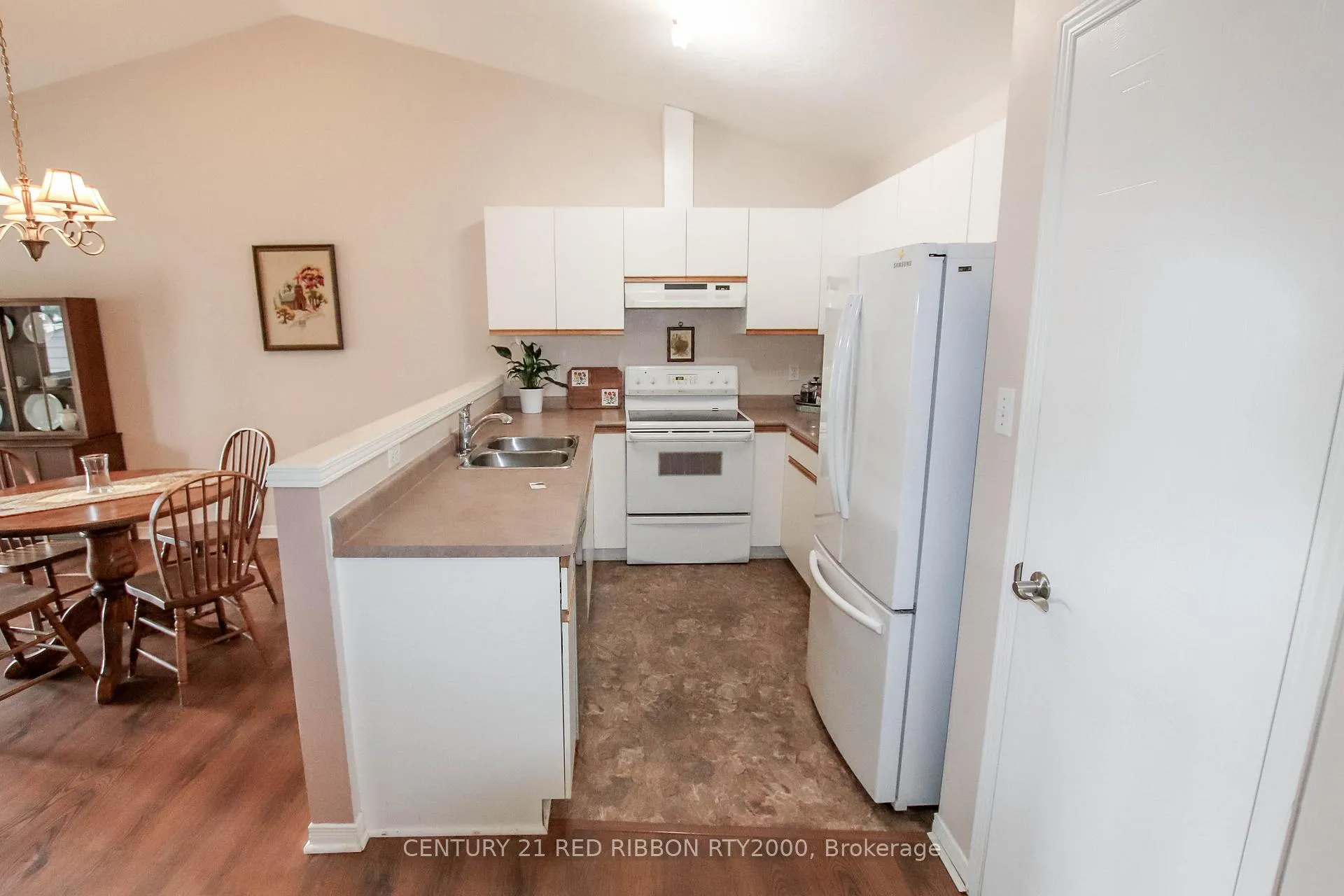 Photo 14 of Unit 17, 375 Scott Street E, Strathroy-Caradoc, SE — HOMEH