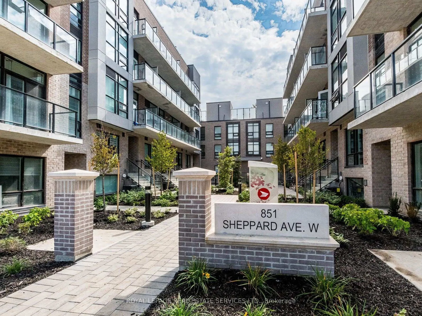 Front of Unit 31, 851 Sheppard Avenue W
