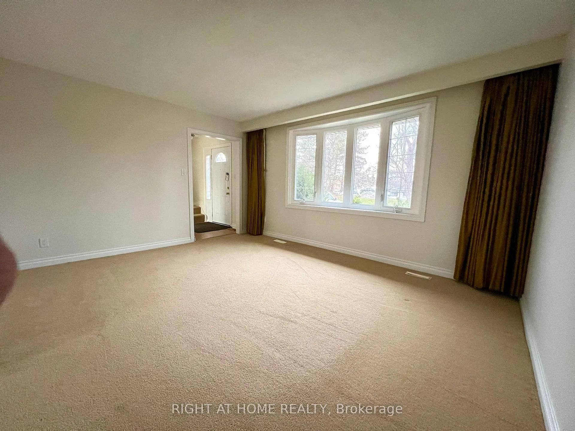 Photo 13 of 9 Rogers Road, New Tecumseth, Tottenham — HOMEH