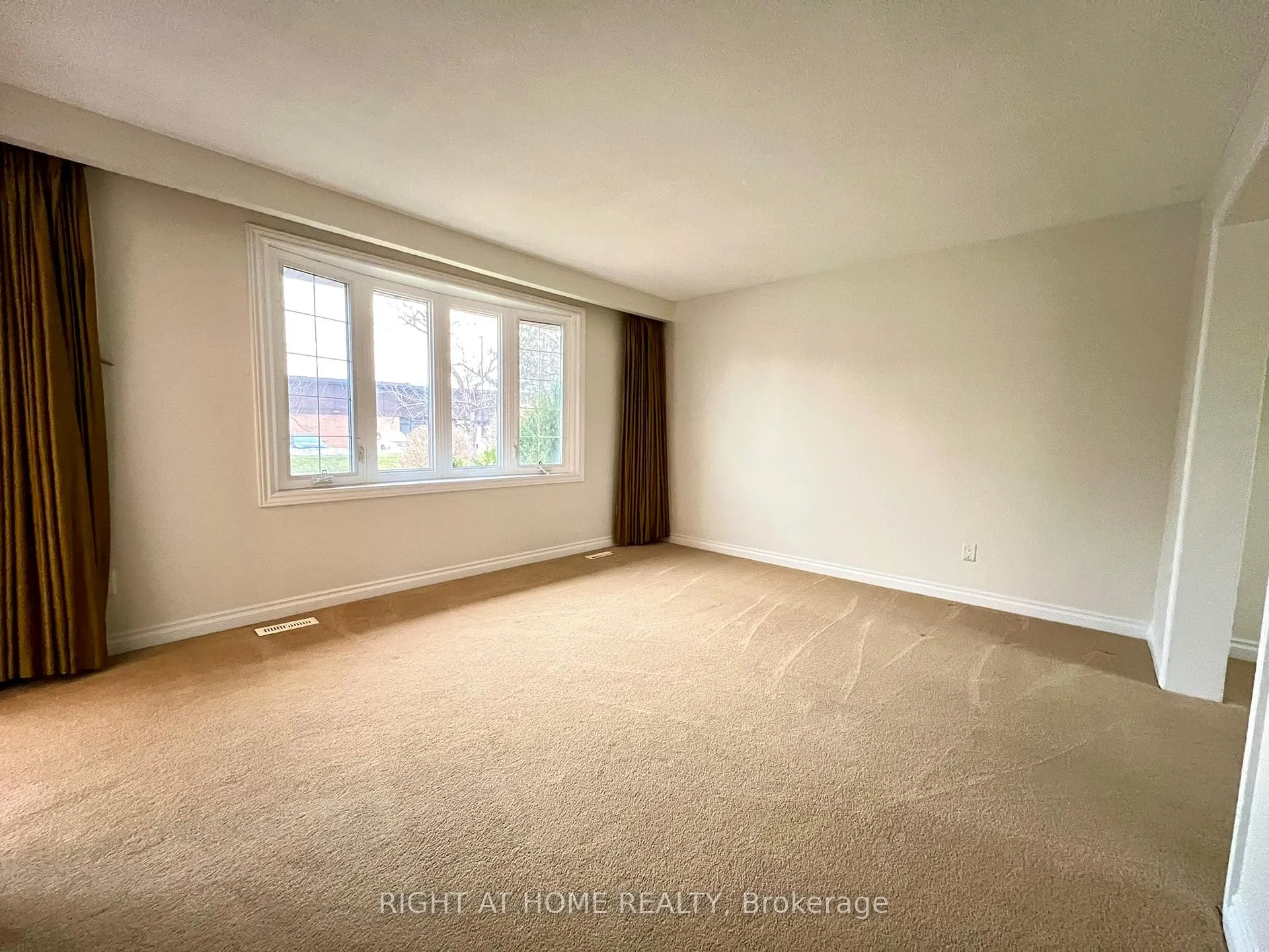 Photo 15 of 9 Rogers Road, New Tecumseth, Tottenham — HOMEH