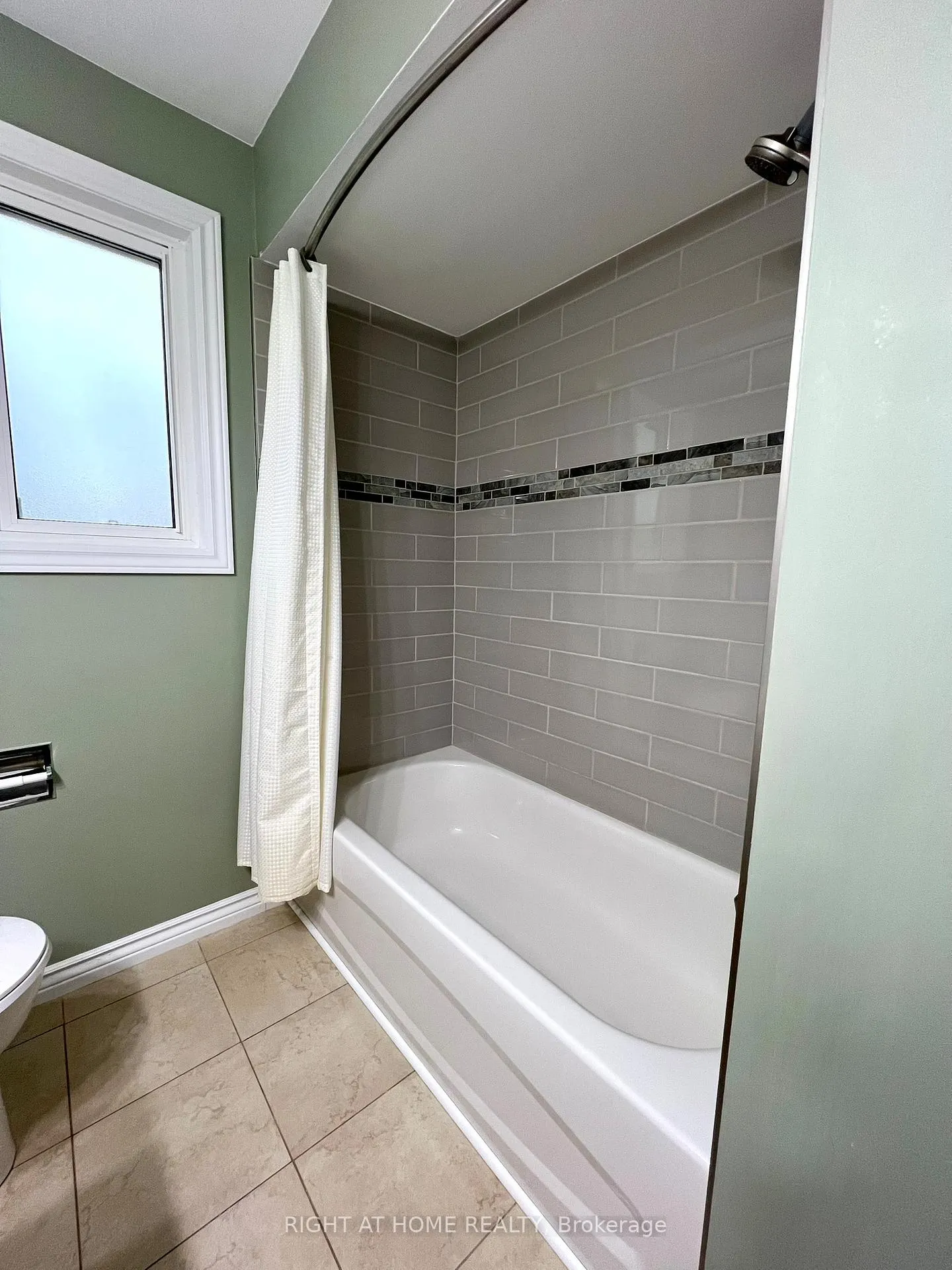 Photo 34 of 9 Rogers Road, New Tecumseth, Tottenham — HOMEH