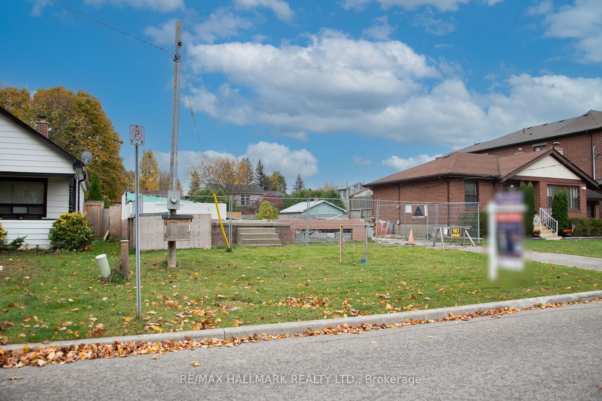 Photo 2 of 19 Cousins Drive, Aurora, Aurora Village — HOMEH