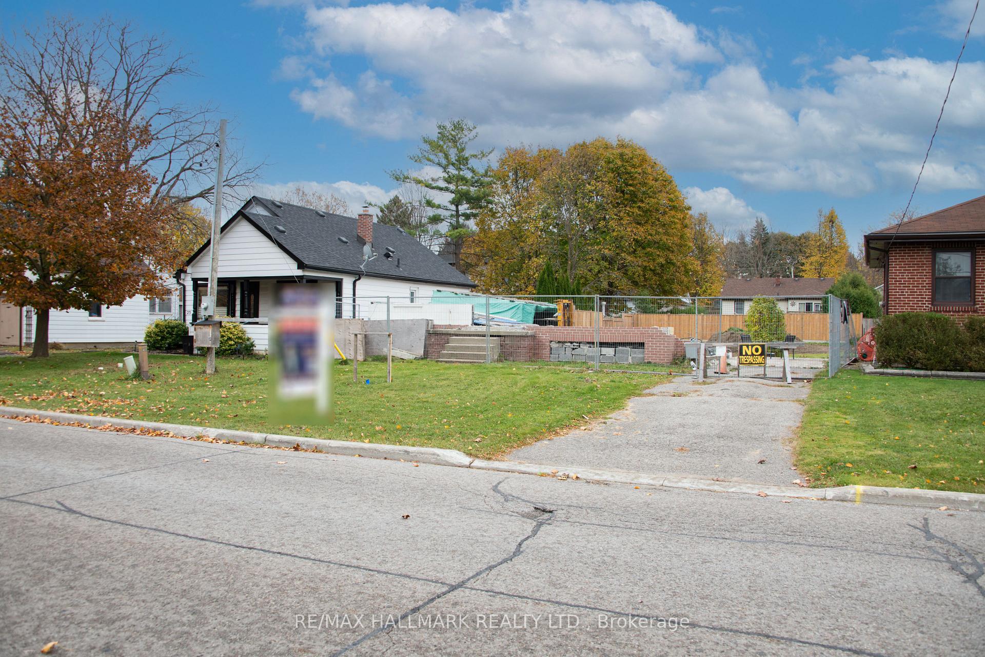 Photo 3 of 19 Cousins Drive, Aurora, Aurora Village — HOMEH