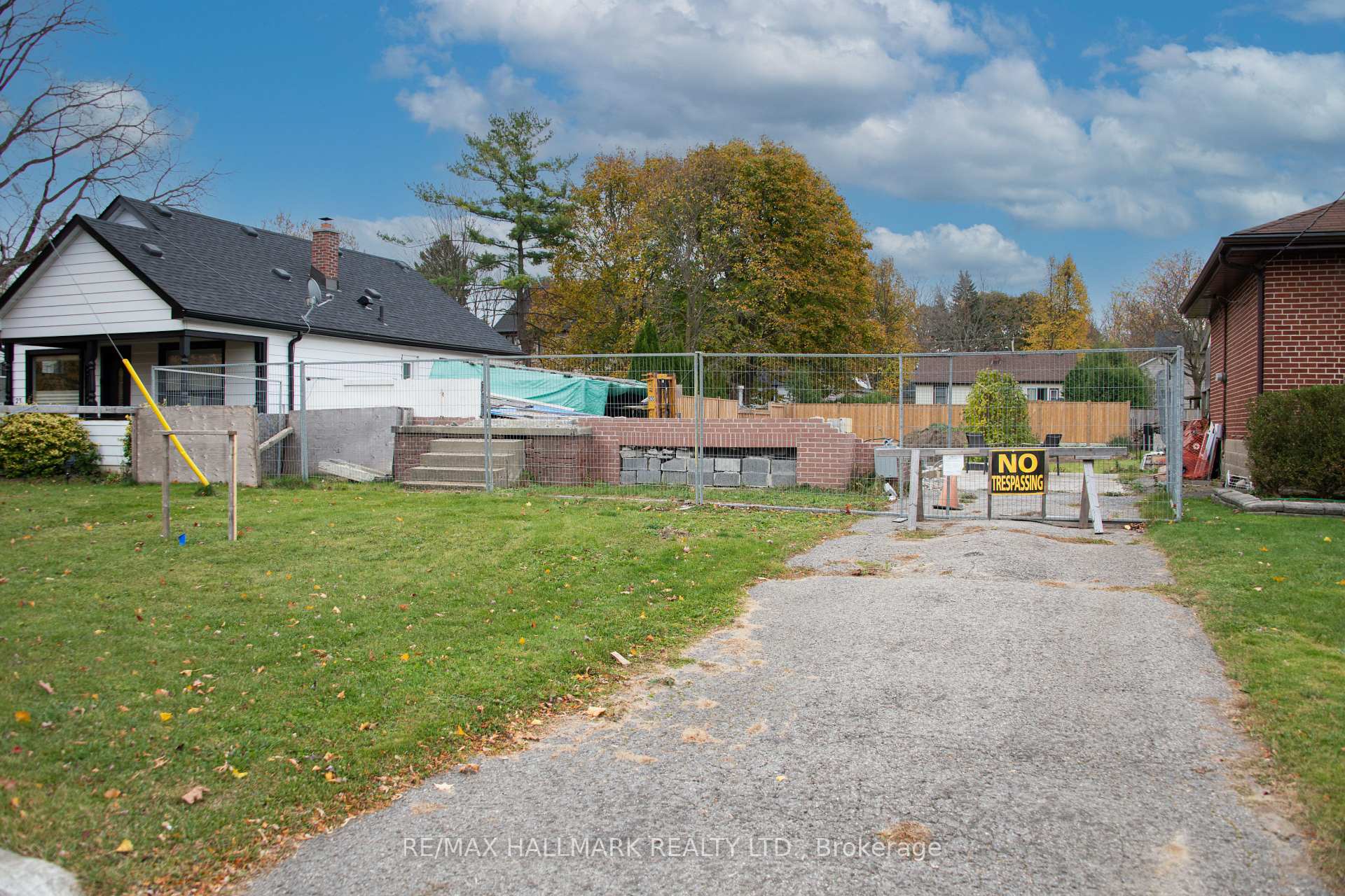 Photo 4 of 19 Cousins Drive, Aurora, Aurora Village — HOMEH