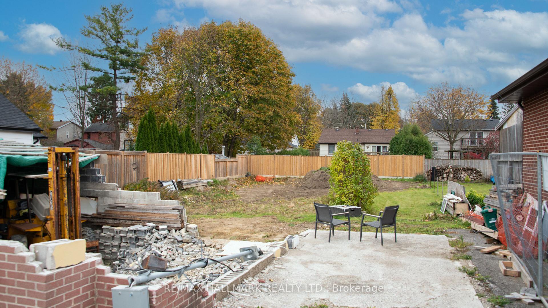 Photo 5 of 19 Cousins Drive, Aurora, Aurora Village — HOMEH