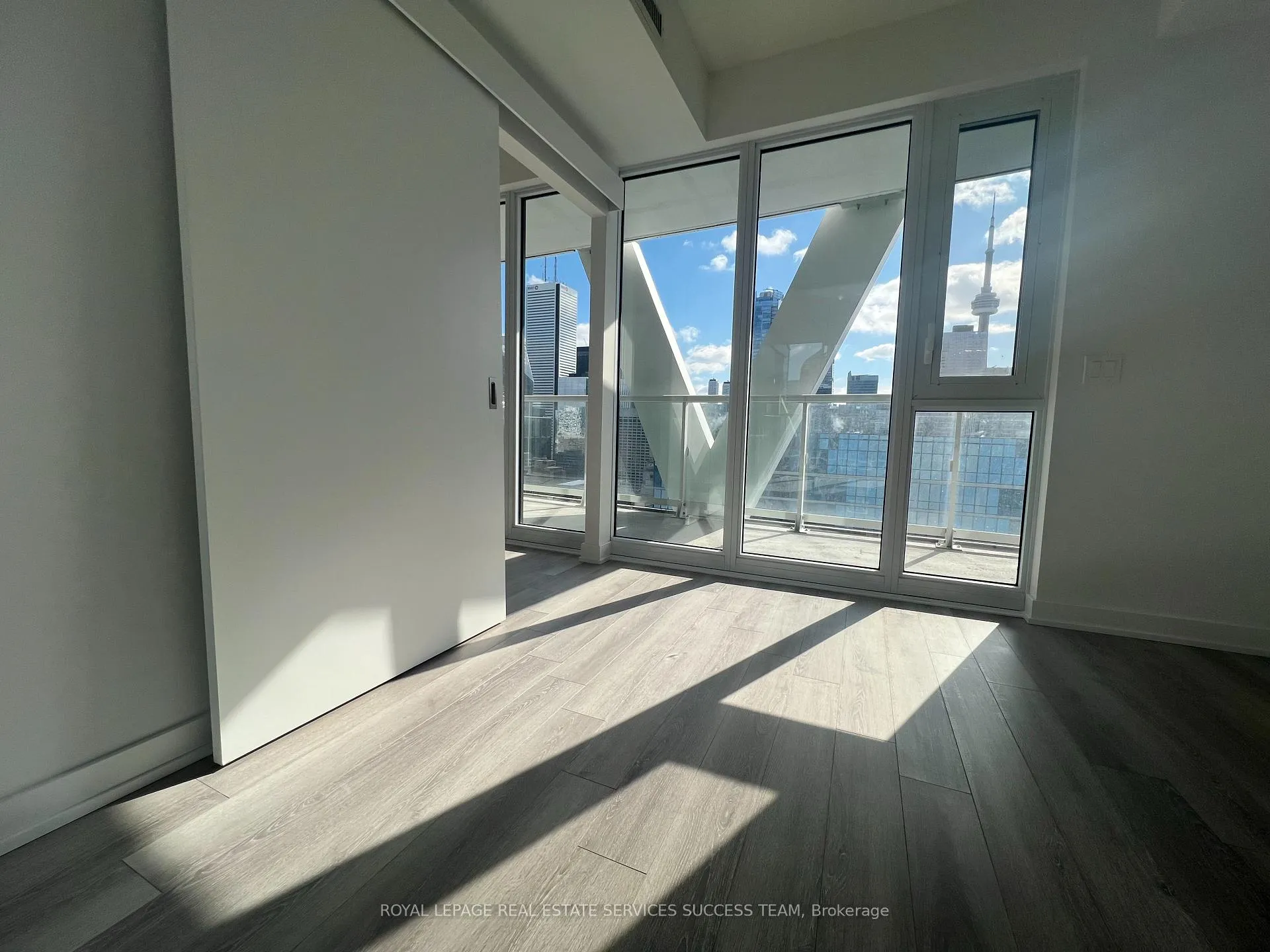 Photo 11 of Unit 2517, 230 Simcoe Street, Toronto, Kensington-Chinatown — HOMEH