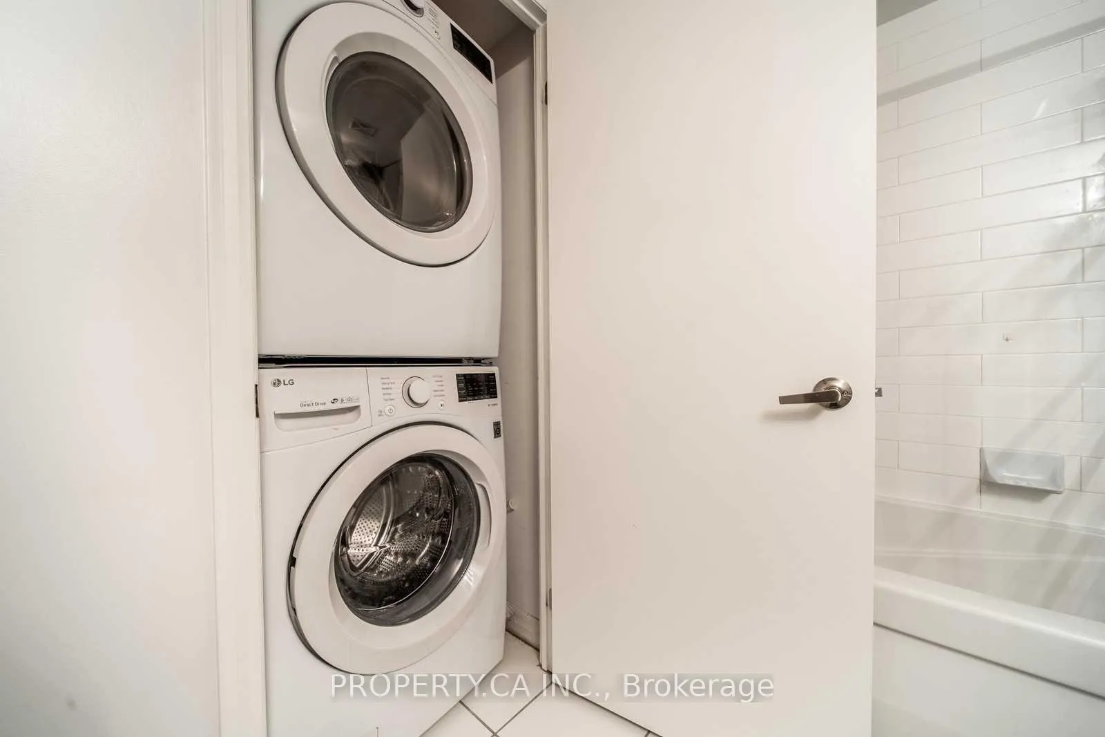 Photo 6 of Unit 1406, 22 Wellesley Street E, Toronto, Church-Yonge Corridor — HOMEH
