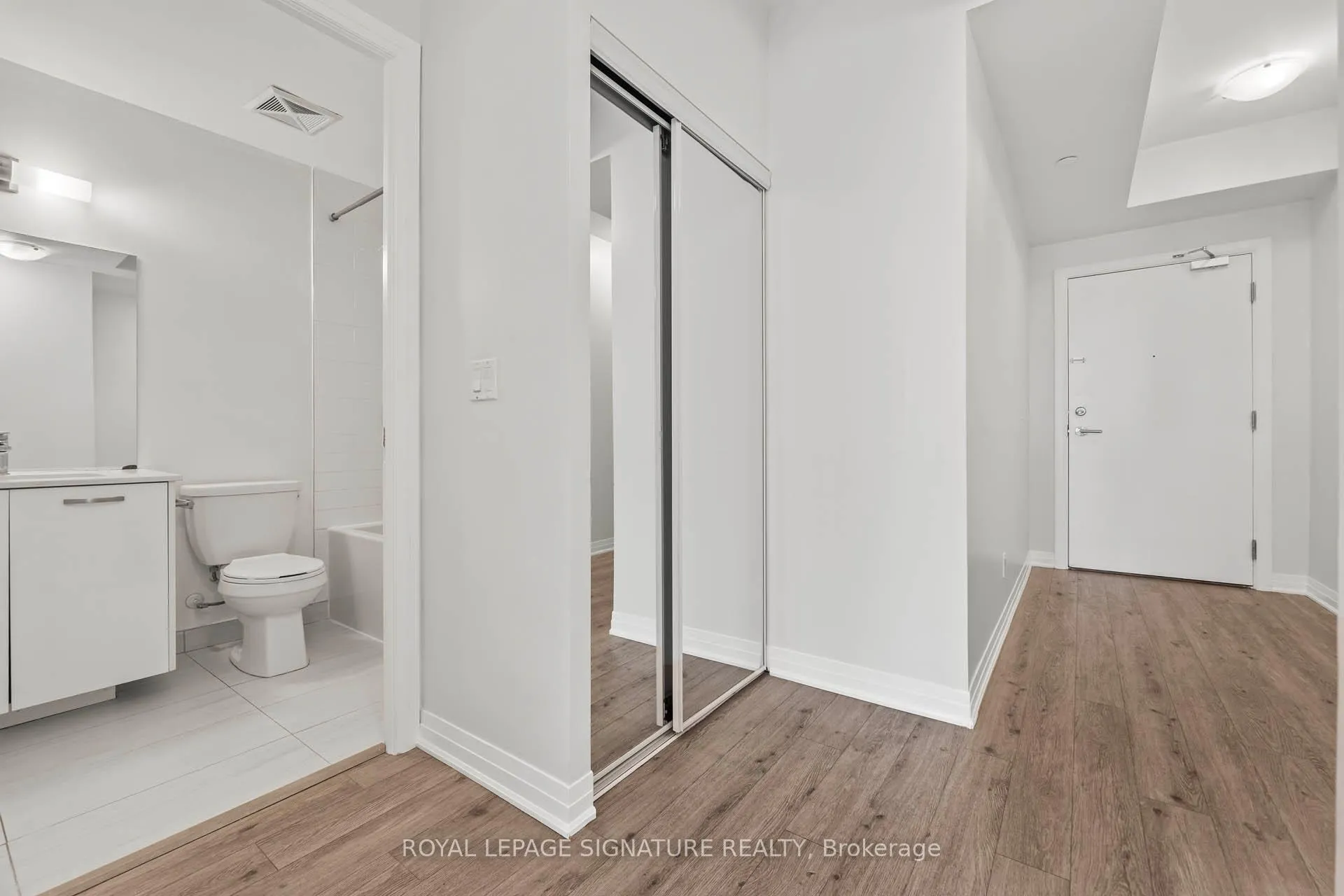 Photo 3 of Unit 405, 1630 Queen Street E, Toronto, The Beaches — HOMEH
