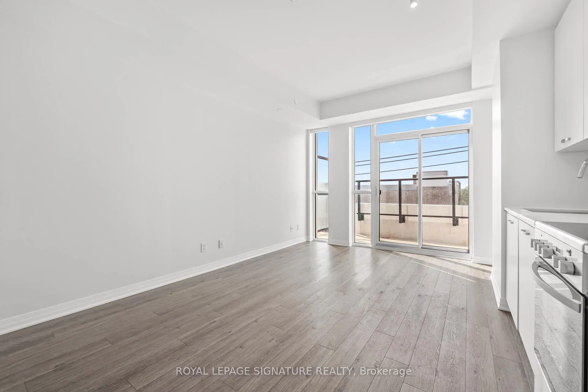 Photo 6 of Unit 405, 1630 Queen Street E, Toronto, The Beaches — HOMEH