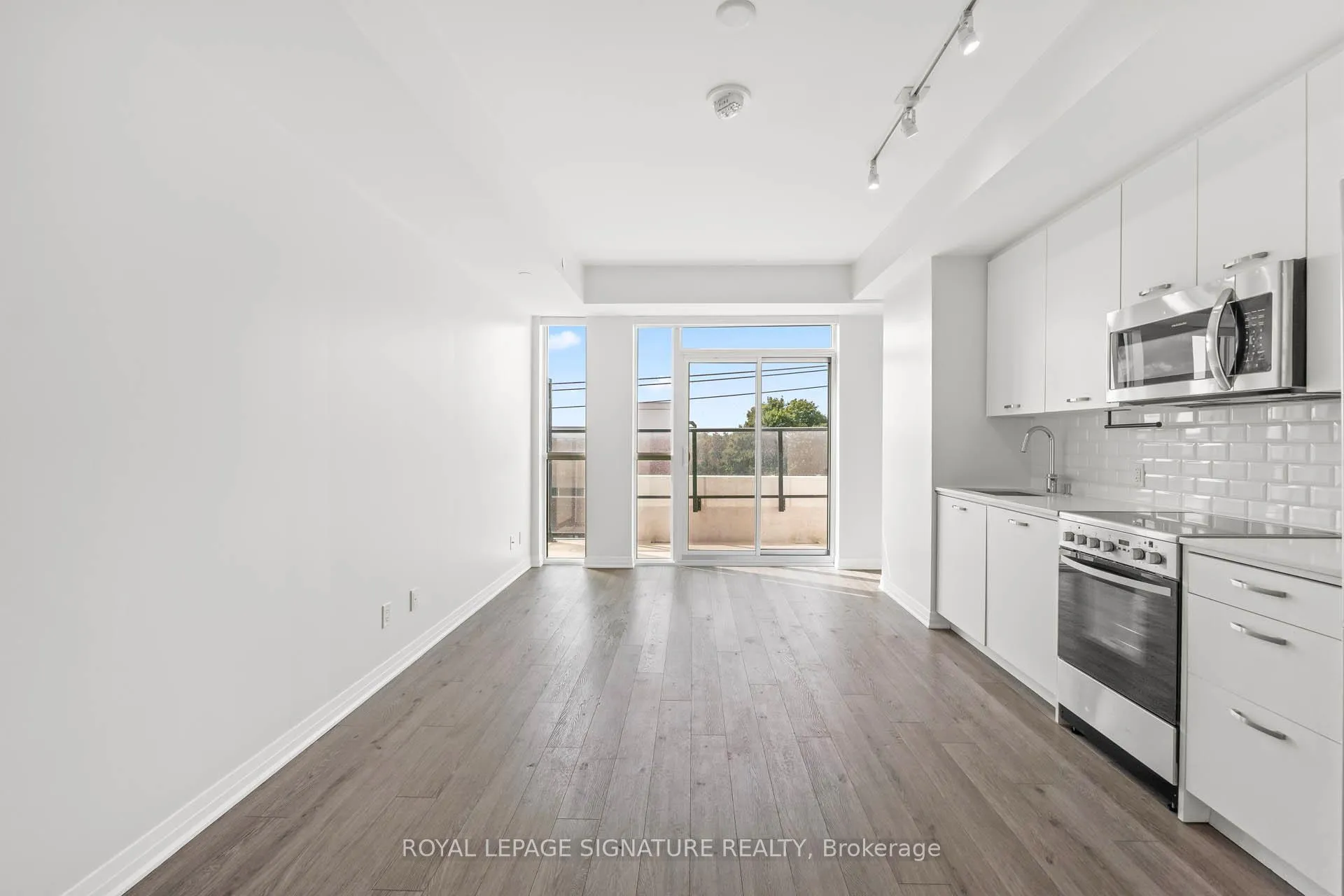 Photo 7 of Unit 405, 1630 Queen Street E, Toronto, The Beaches — HOMEH