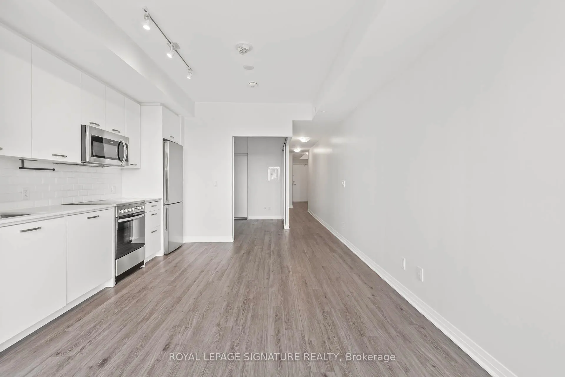 Photo 9 of Unit 405, 1630 Queen Street E, Toronto, The Beaches — HOMEH