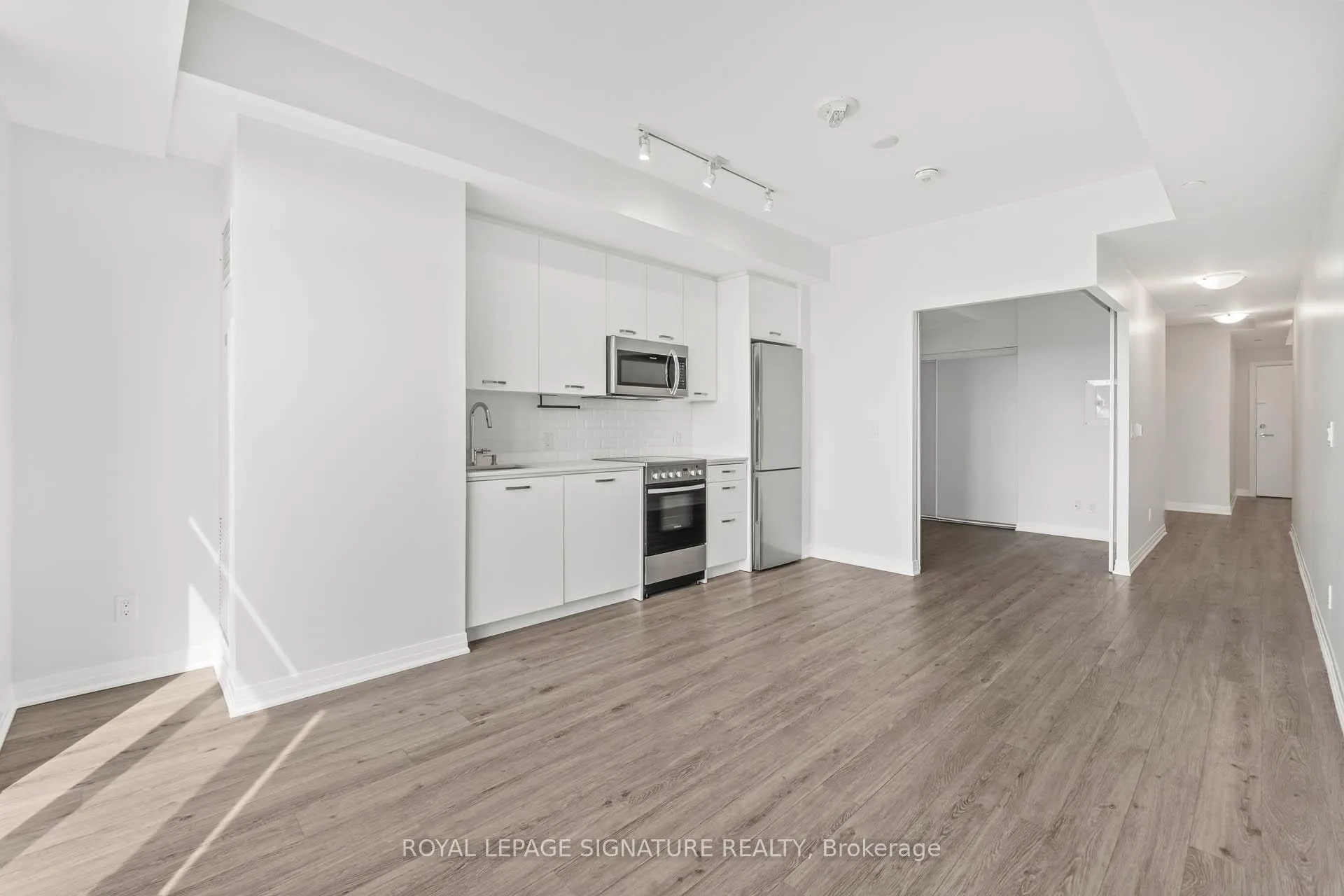 Photo 10 of Unit 405, 1630 Queen Street E, Toronto, The Beaches — HOMEH