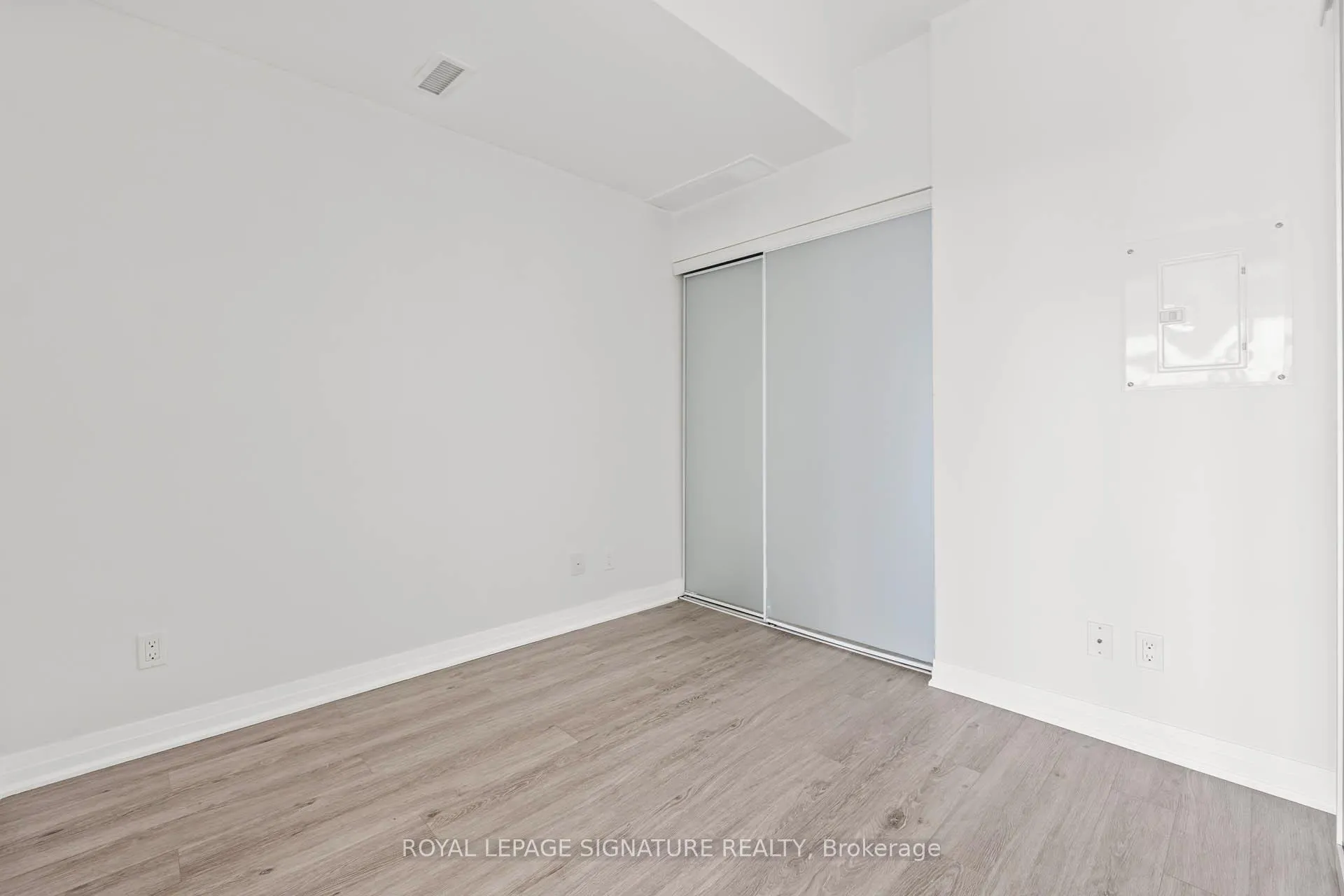 Photo 11 of Unit 405, 1630 Queen Street E, Toronto, The Beaches — HOMEH