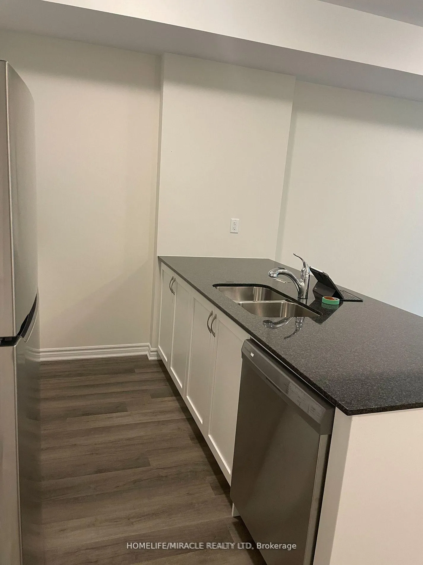 Photo 6 of Unit 607, 1034 Reflection Place, Pickering, Rural Pickering — HOMEH
