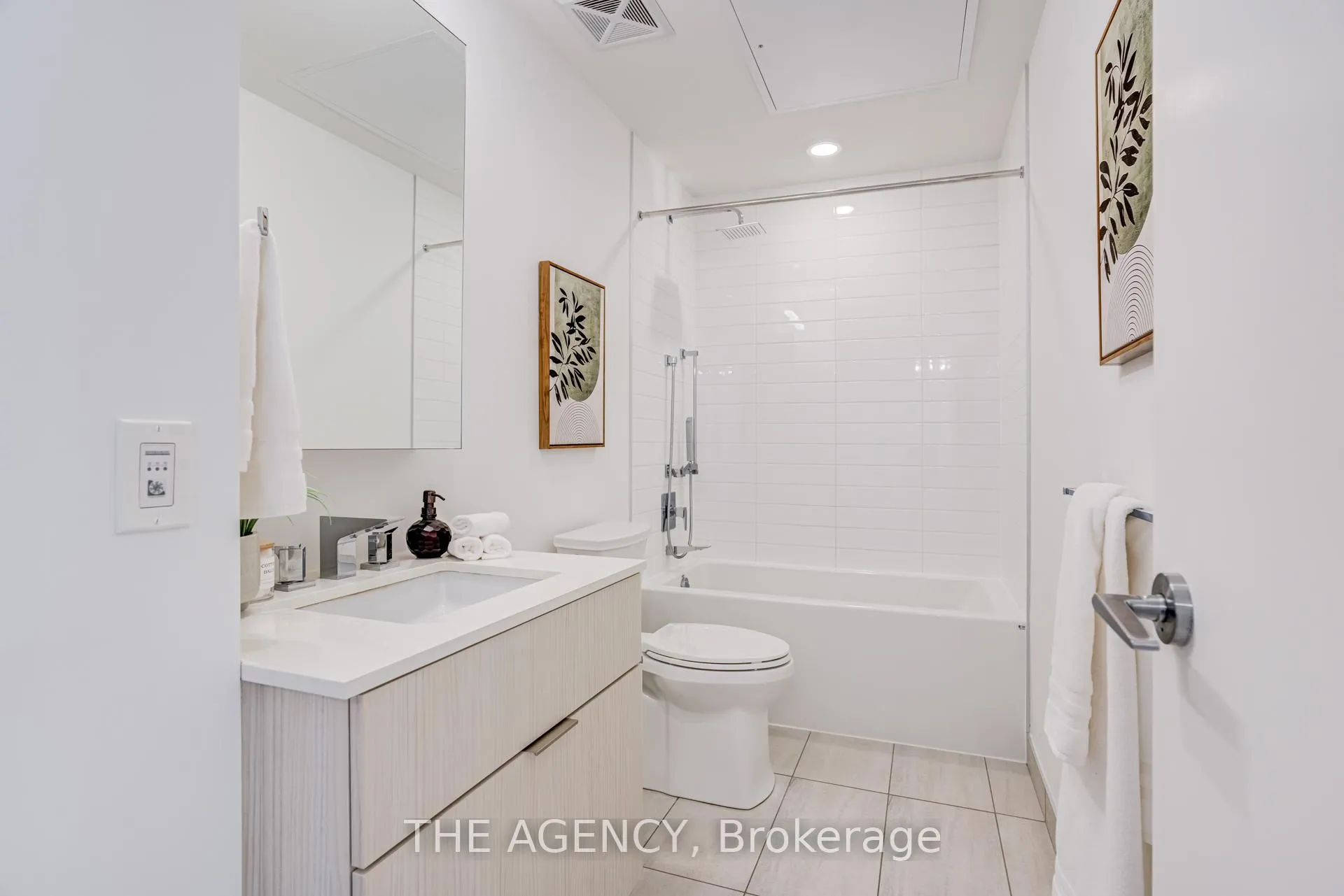 Photo 13 of Unit 2401, 25 Richmond Street E, Toronto, Church-Yonge Corridor — HOMEH