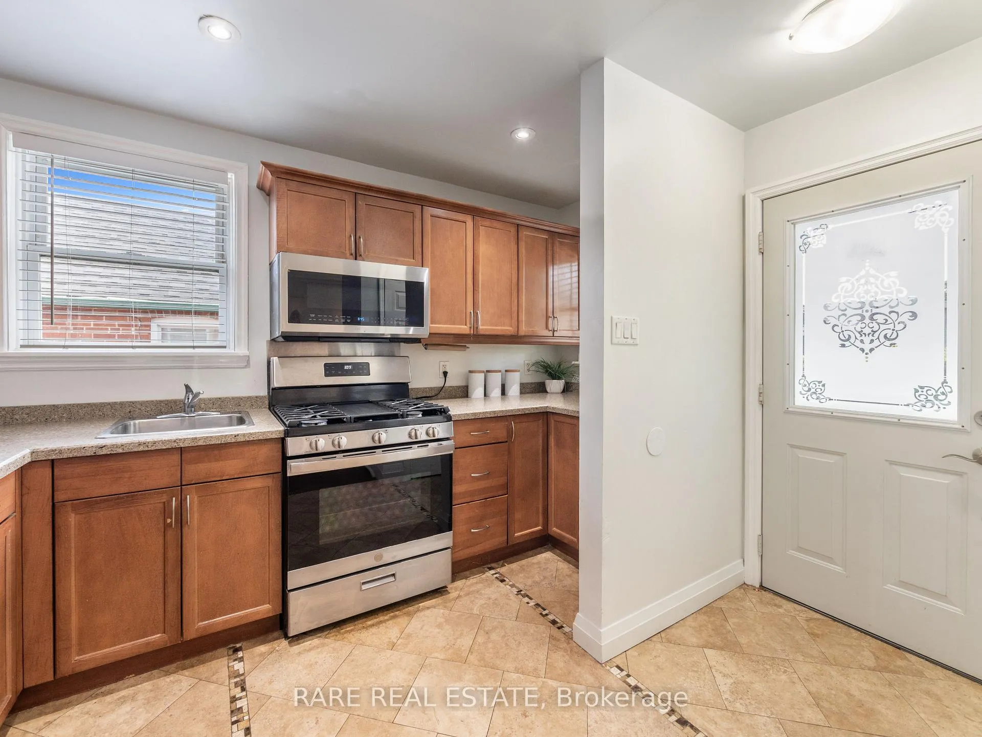 Photo 5 of Unit main, 67 Glenburn Avenue, Toronto, O'Connor-Parkview — HOMEH
