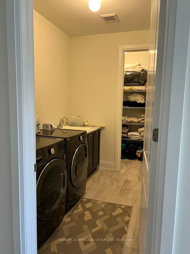 Photo 16 of 22 Luang Street, Vaughan, Kleinburg — HOMEH