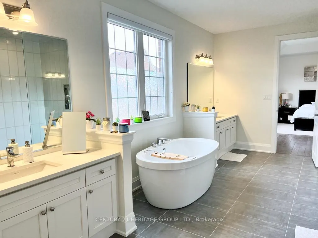 Photo 17 of 22 Luang Street, Vaughan, Kleinburg — HOMEH