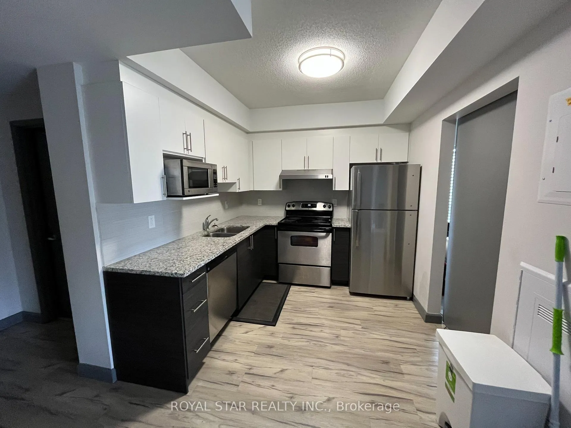 Photo 6 of Unit 2112, 258B Sunview Street, Waterloo, Beechwood/University — HOMEH