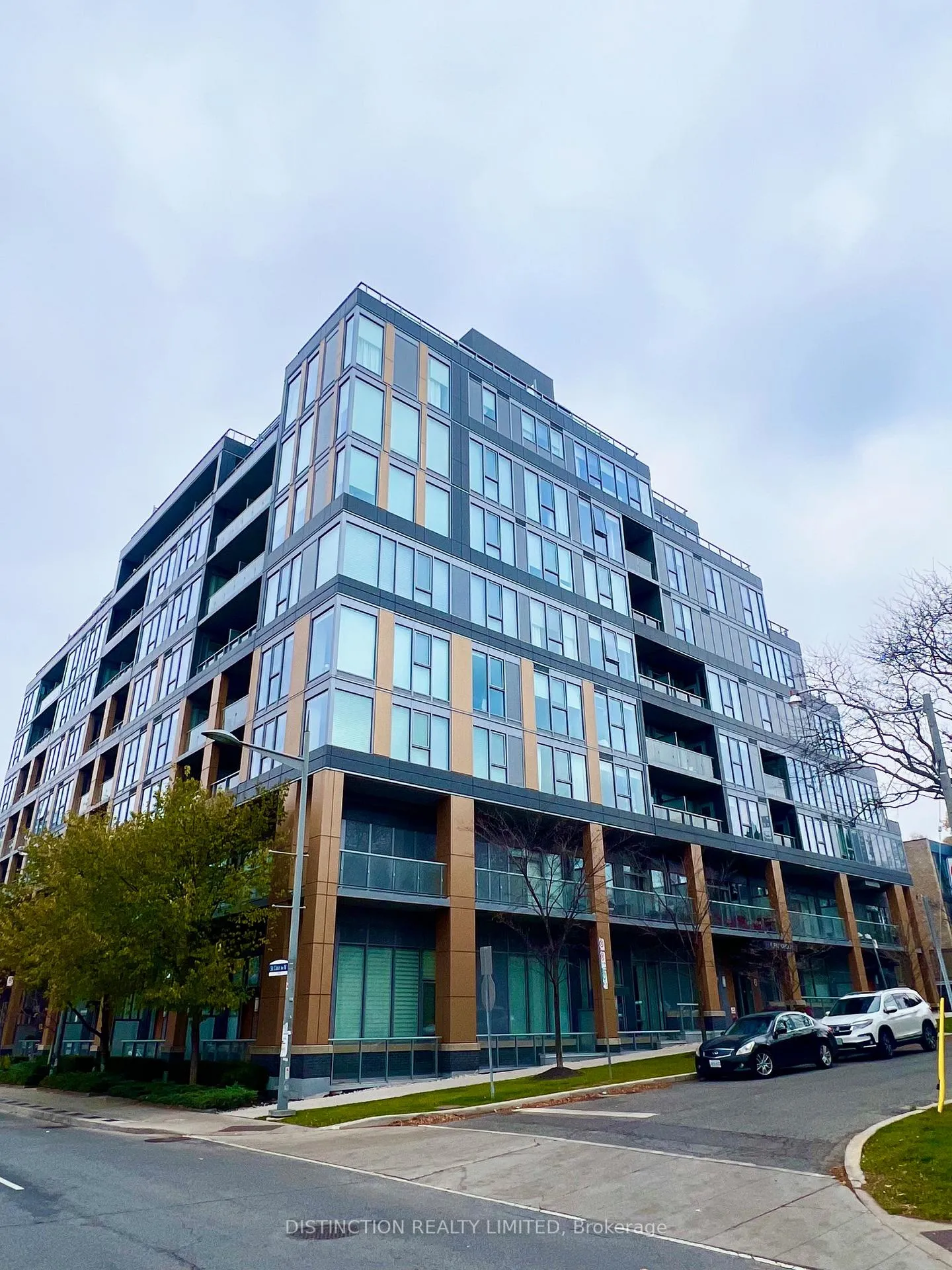 Front of Unit 405, 6 Parkwood Avenue