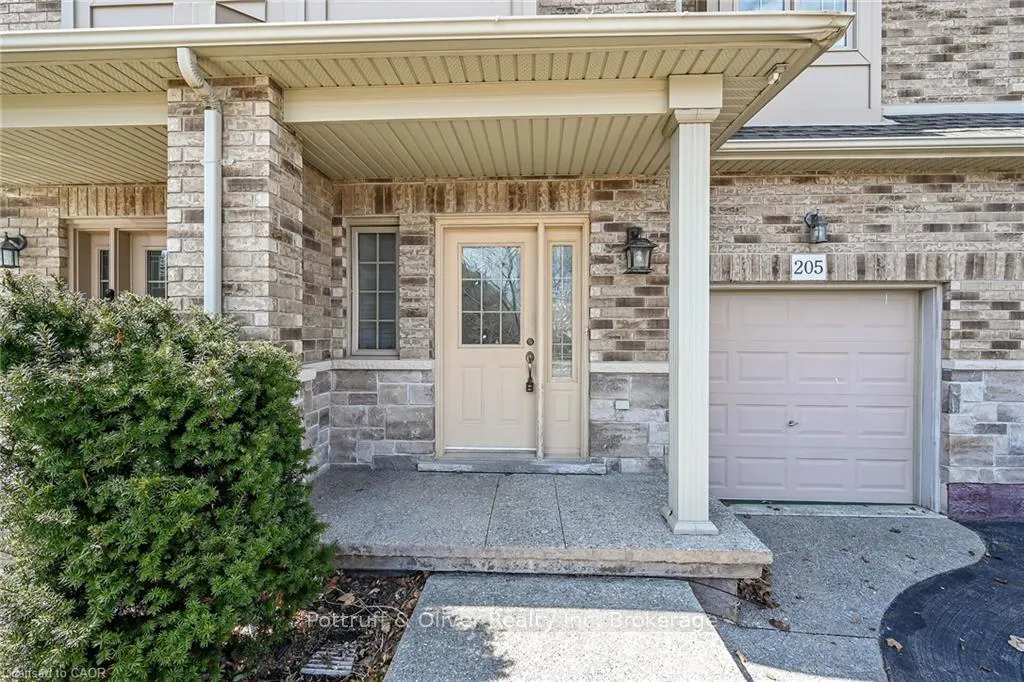 Photo 3 of 205 Tanglewood Drive, Hamilton, Binbrook — HOMEH