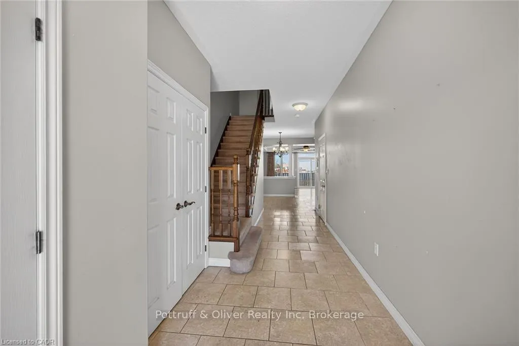 Photo 4 of 205 Tanglewood Drive, Hamilton, Binbrook — HOMEH