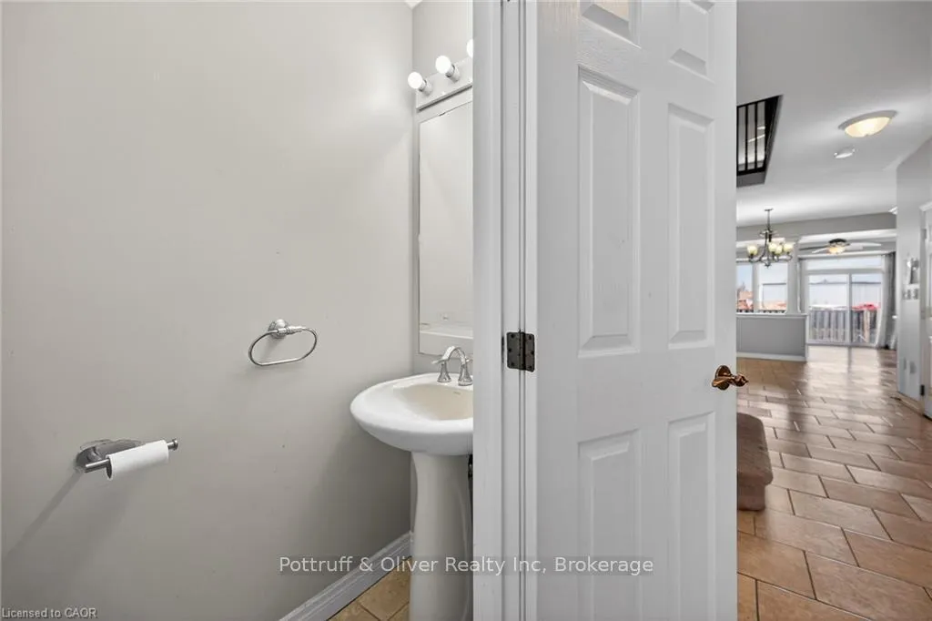 Photo 6 of 205 Tanglewood Drive, Hamilton, Binbrook — HOMEH