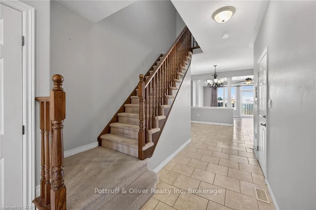 Photo 7 of 205 Tanglewood Drive, Hamilton, Binbrook — HOMEH