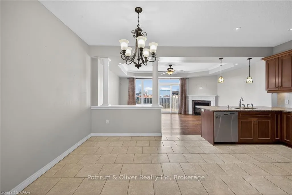 Photo 8 of 205 Tanglewood Drive, Hamilton, Binbrook — HOMEH