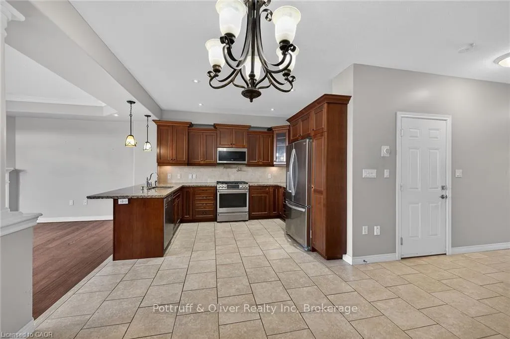 Photo 11 of 205 Tanglewood Drive, Hamilton, Binbrook — HOMEH