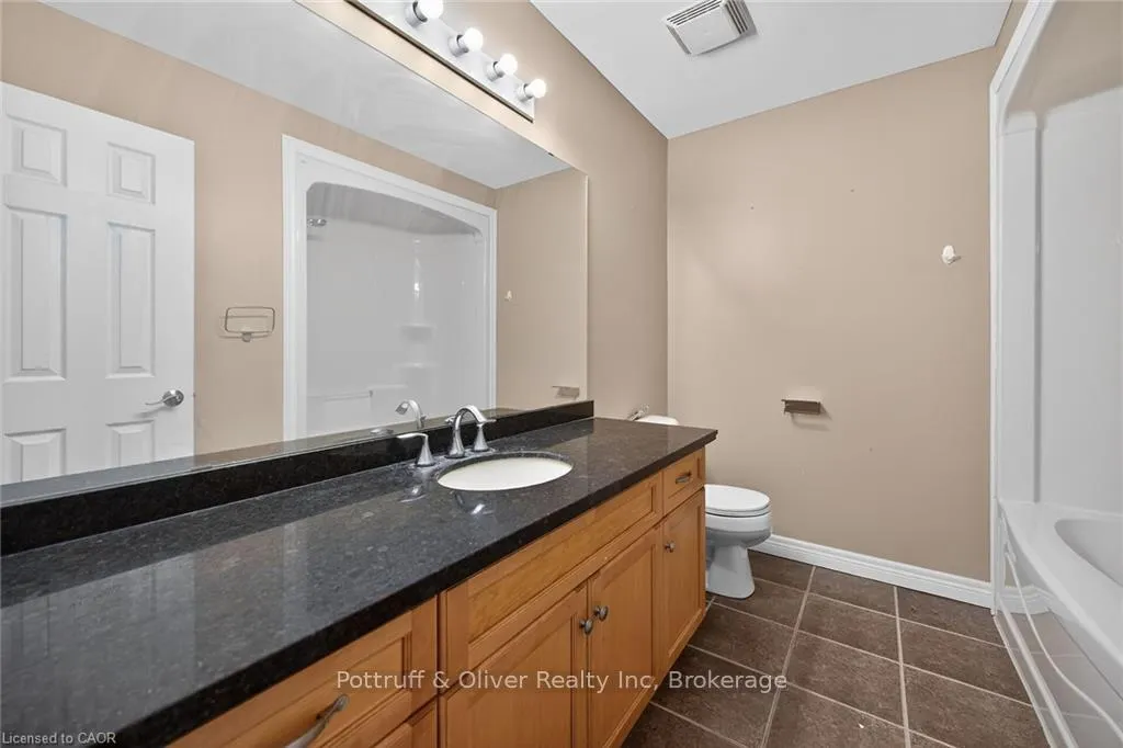 Photo 33 of 205 Tanglewood Drive, Hamilton, Binbrook — HOMEH
