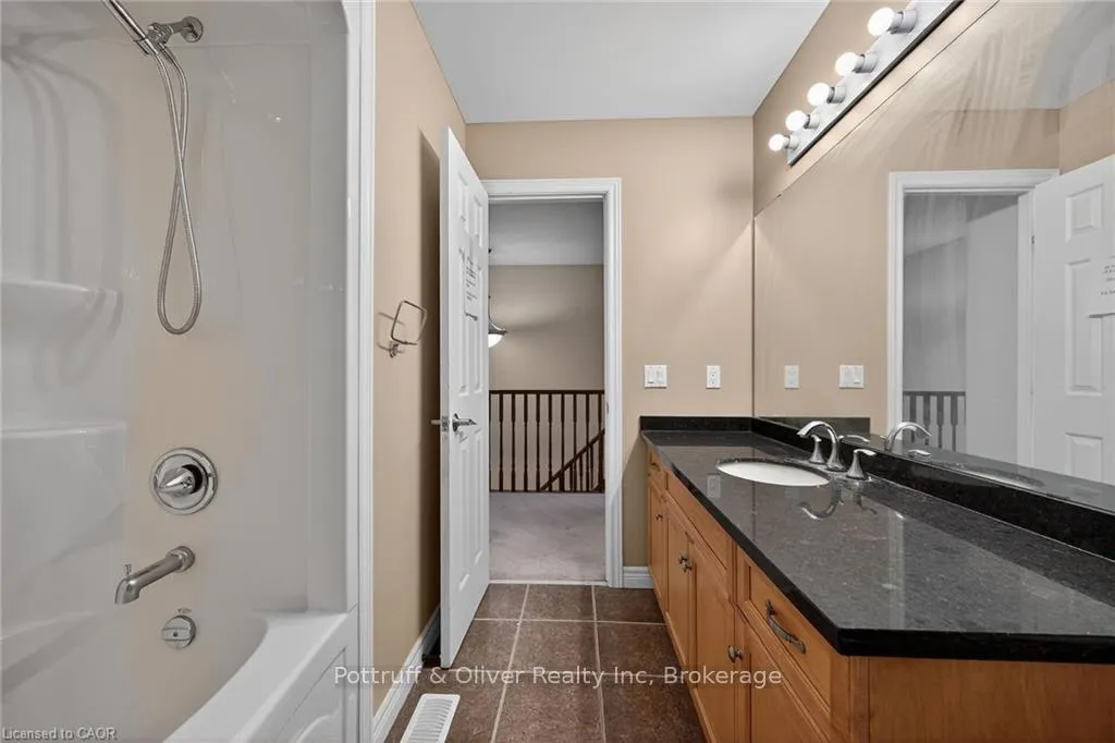 Photo 34 of 205 Tanglewood Drive, Hamilton, Binbrook — HOMEH