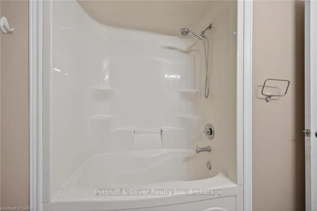 Photo 35 of 205 Tanglewood Drive, Hamilton, Binbrook — HOMEH