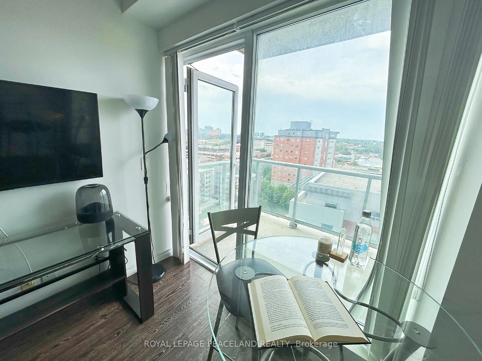 Photo 6 of Unit 1504, 158 king Street N, Waterloo — HOMEH