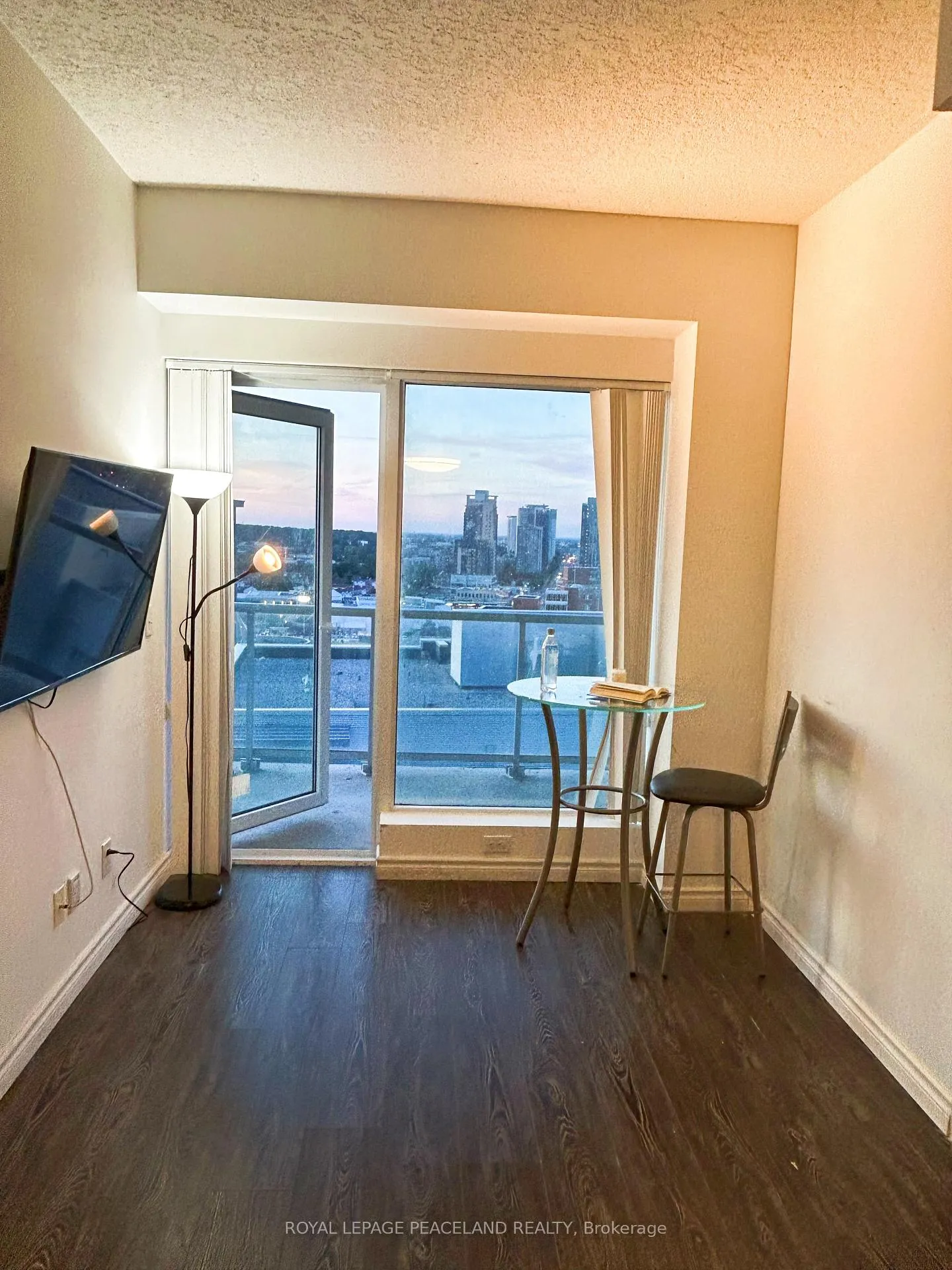 Photo 7 of Unit 1504, 158 king Street N, Waterloo — HOMEH