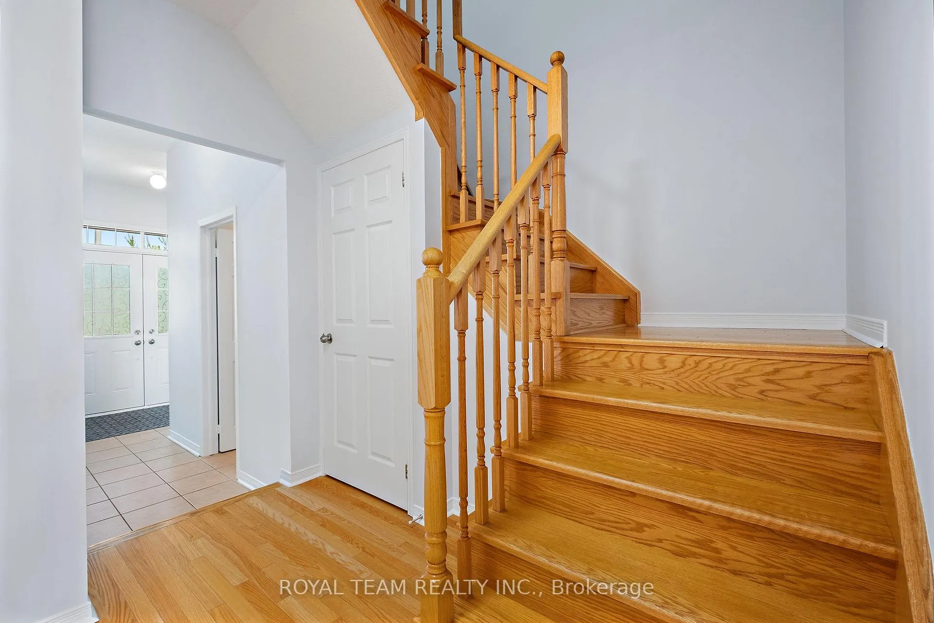 Photo 7 of 60 White Beach Crescent, Vaughan, Patterson — HOMEH