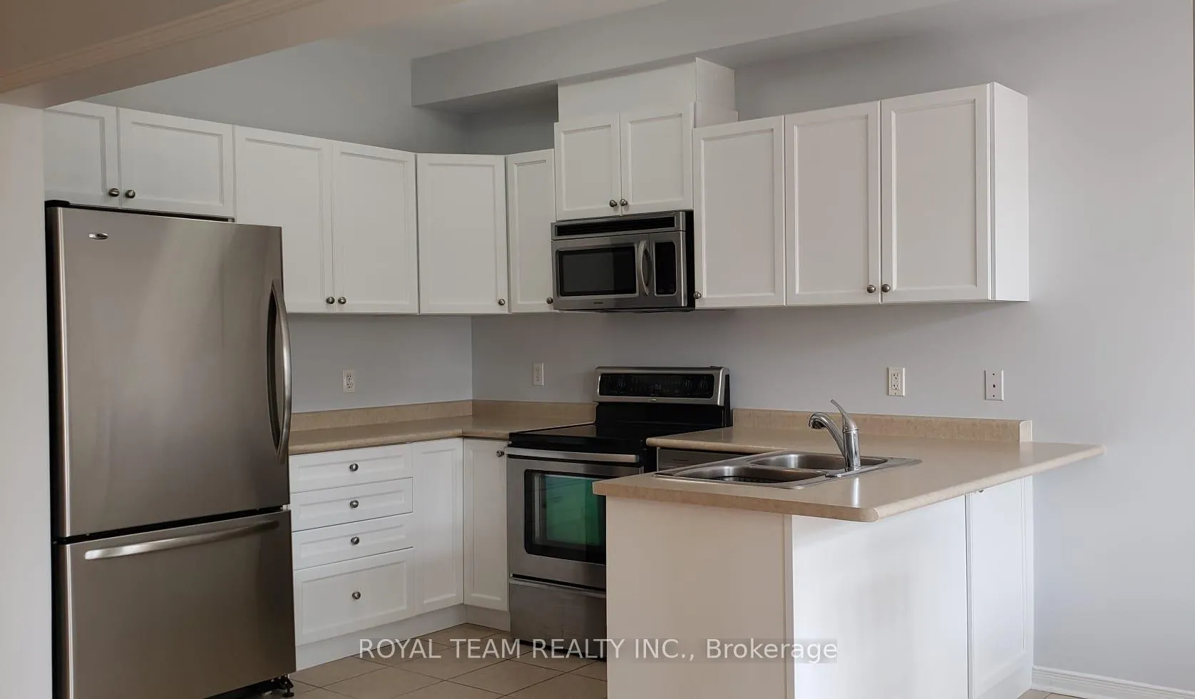 Photo 11 of 60 White Beach Crescent, Vaughan, Patterson — HOMEH