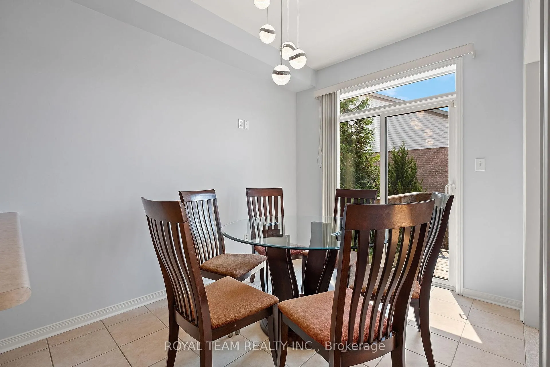 Photo 13 of 60 White Beach Crescent, Vaughan, Patterson — HOMEH