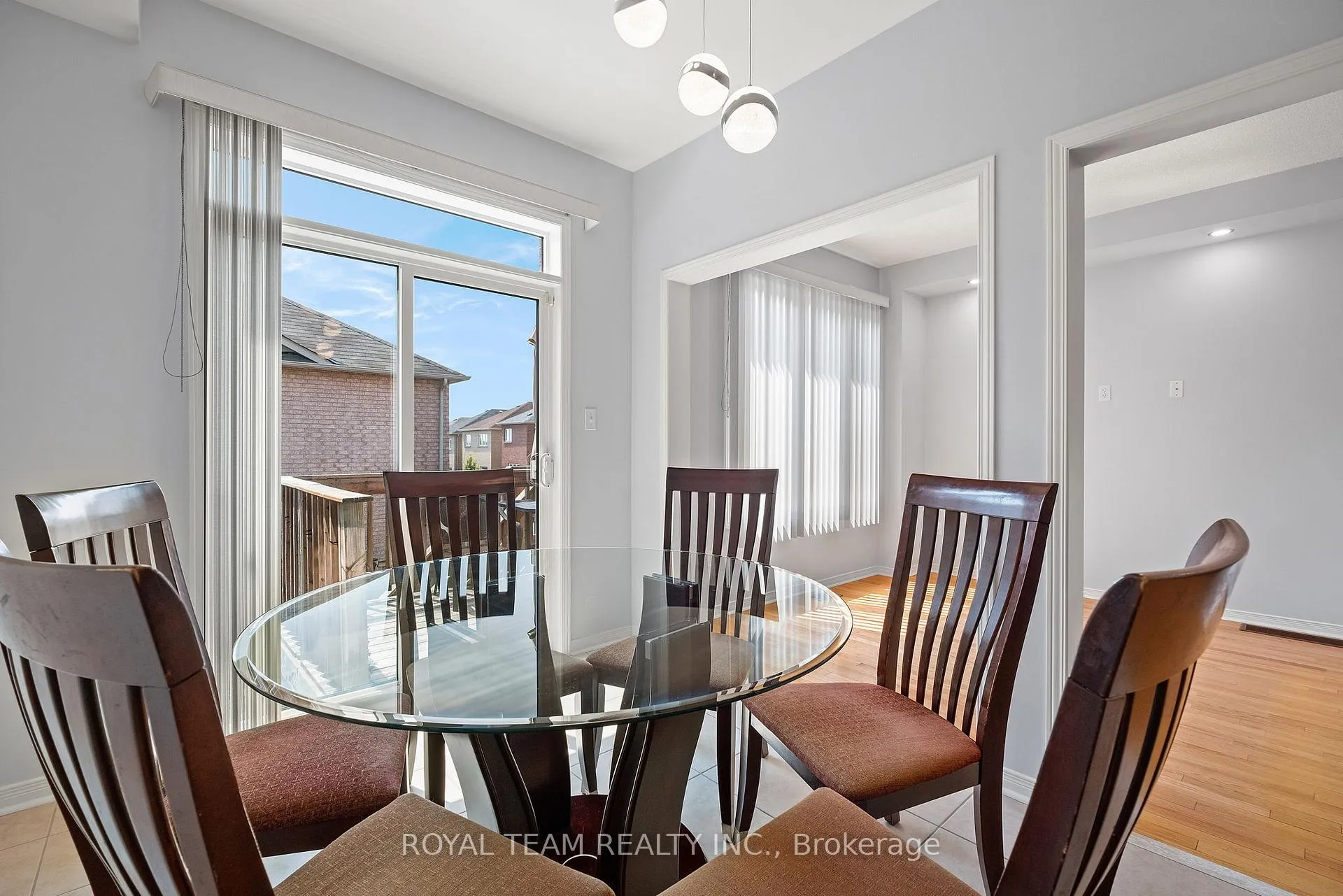 Photo 14 of 60 White Beach Crescent, Vaughan, Patterson — HOMEH