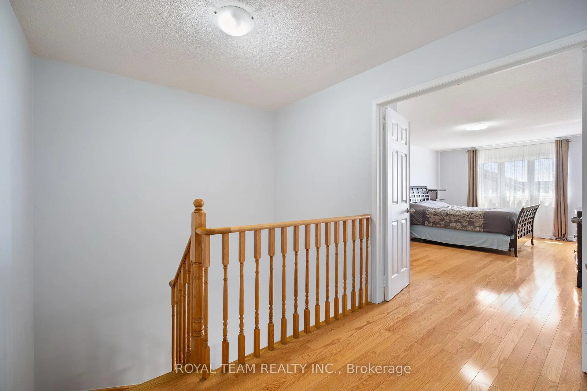 Photo 15 of 60 White Beach Crescent, Vaughan, Patterson — HOMEH