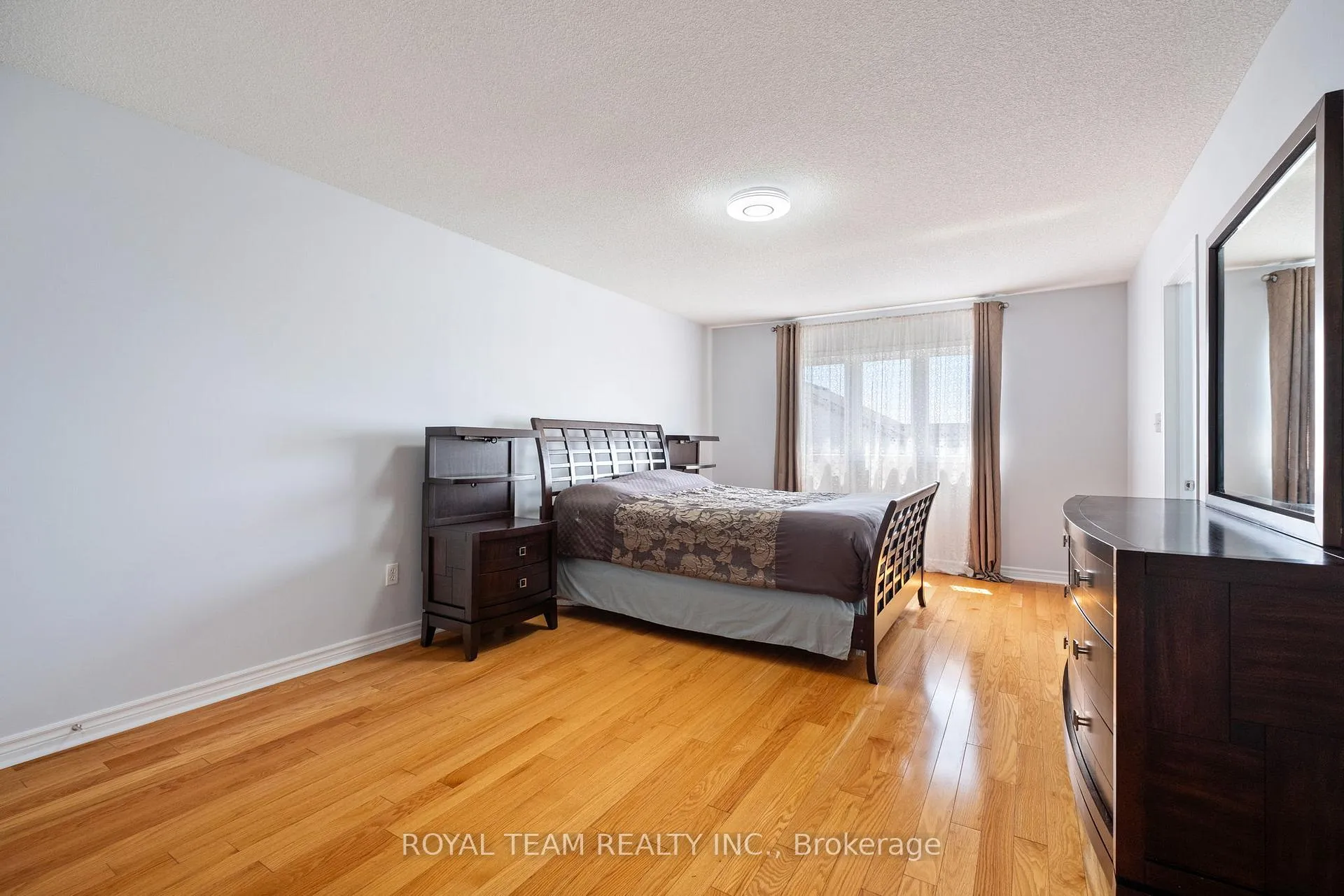Photo 17 of 60 White Beach Crescent, Vaughan, Patterson — HOMEH