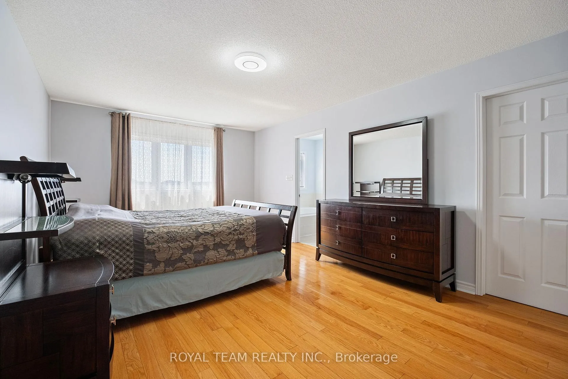 Photo 18 of 60 White Beach Crescent, Vaughan, Patterson — HOMEH
