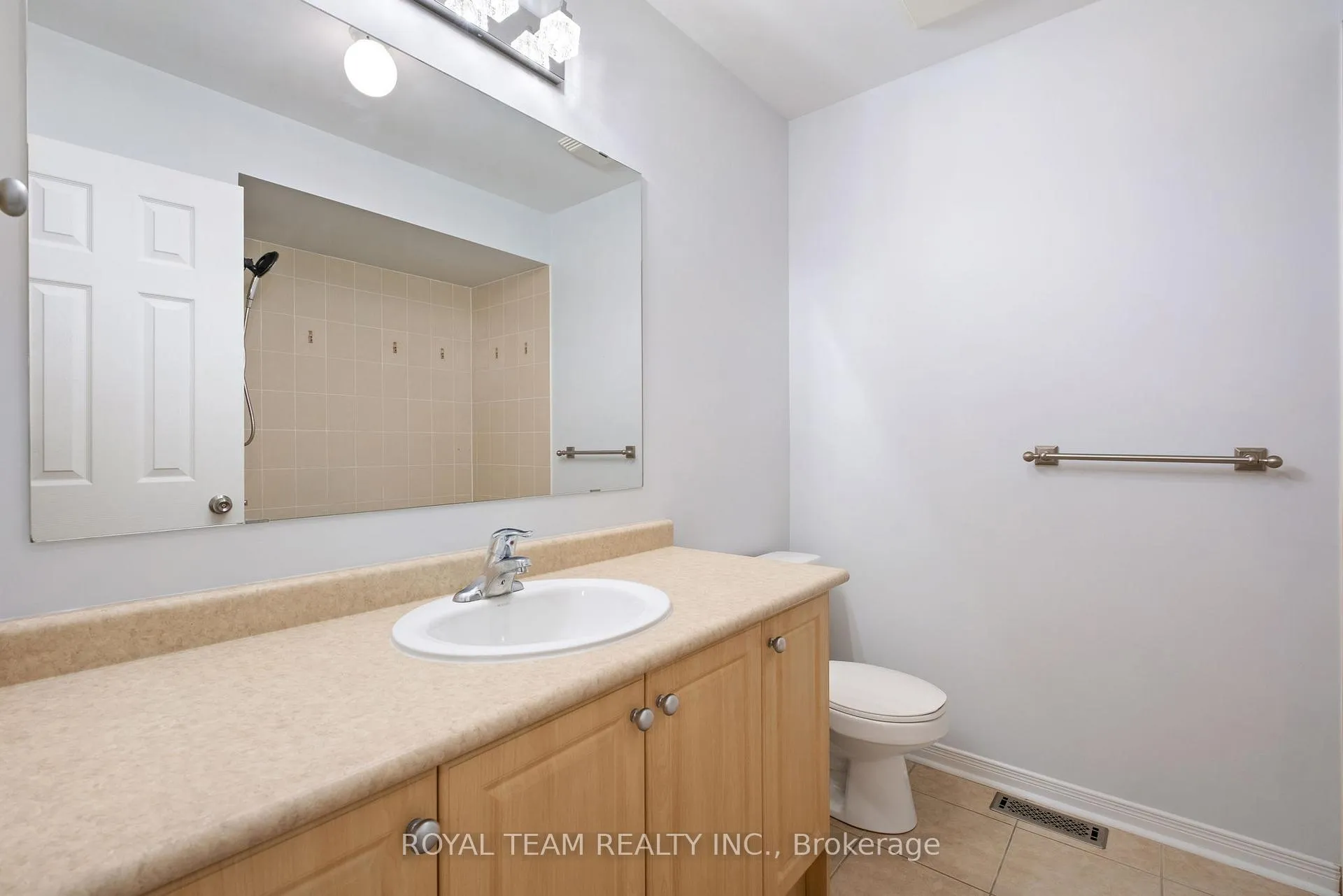 Photo 19 of 60 White Beach Crescent, Vaughan, Patterson — HOMEH