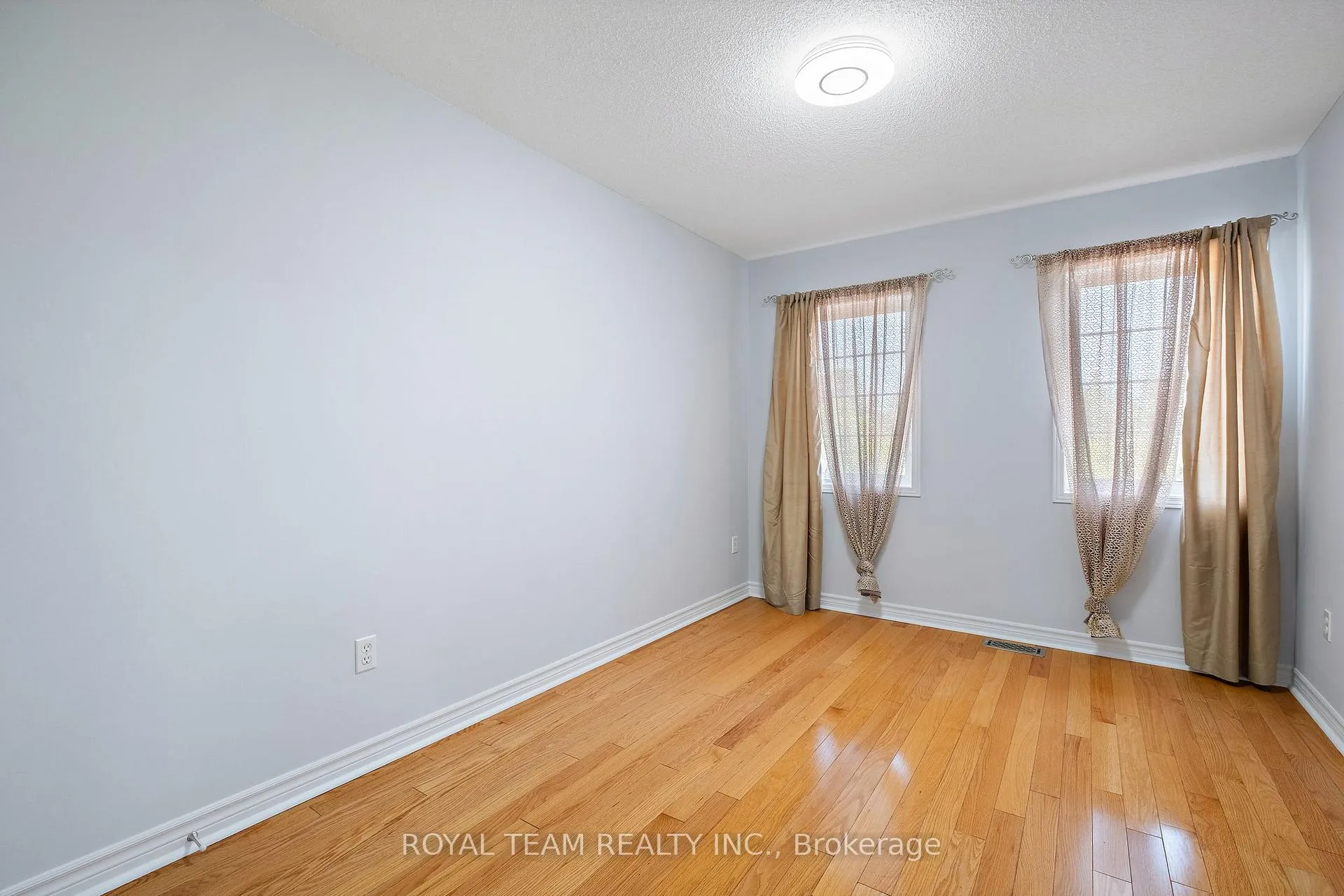 Photo 21 of 60 White Beach Crescent, Vaughan, Patterson — HOMEH