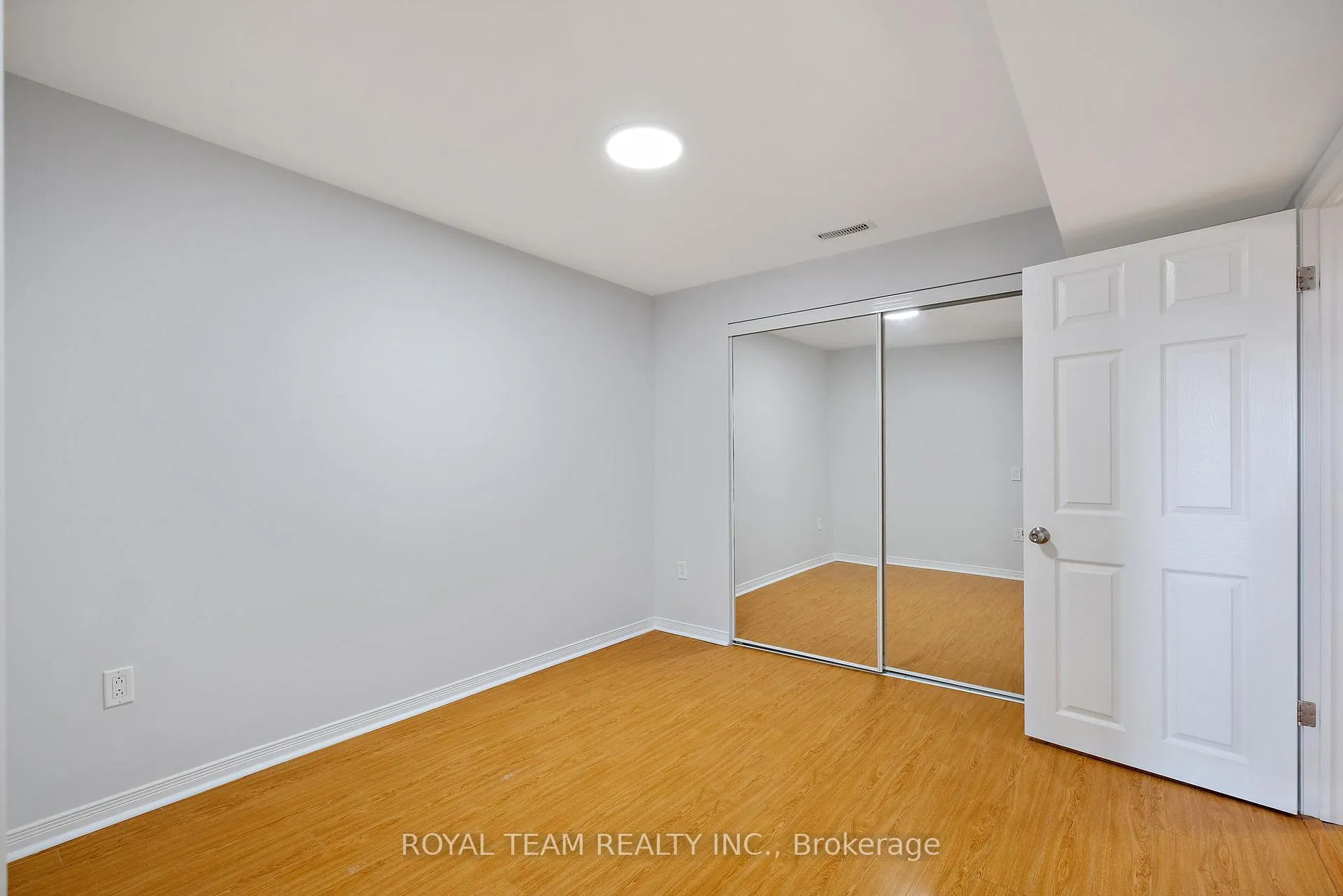 Photo 22 of 60 White Beach Crescent, Vaughan, Patterson — HOMEH