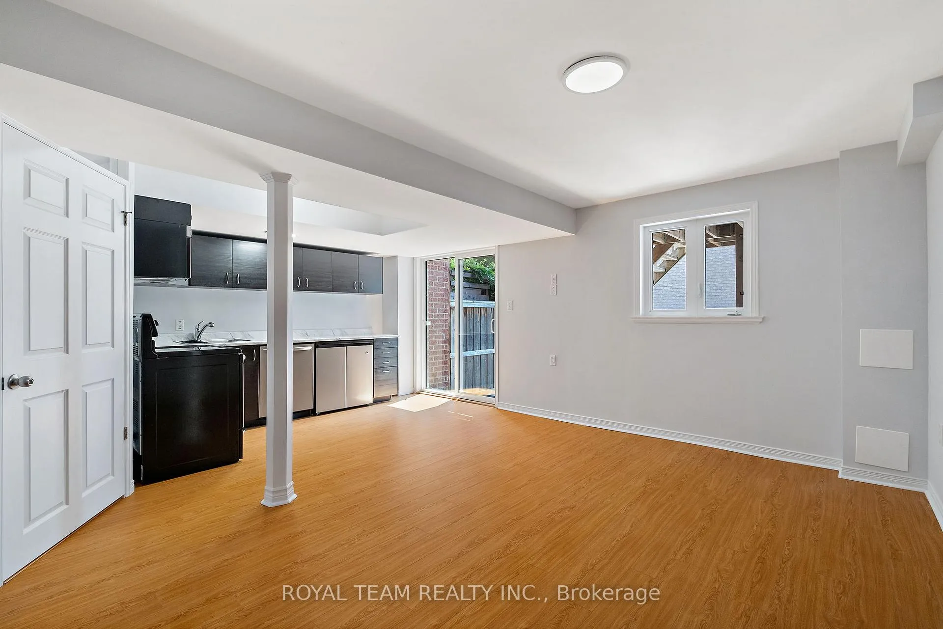 Photo 24 of 60 White Beach Crescent, Vaughan, Patterson — HOMEH