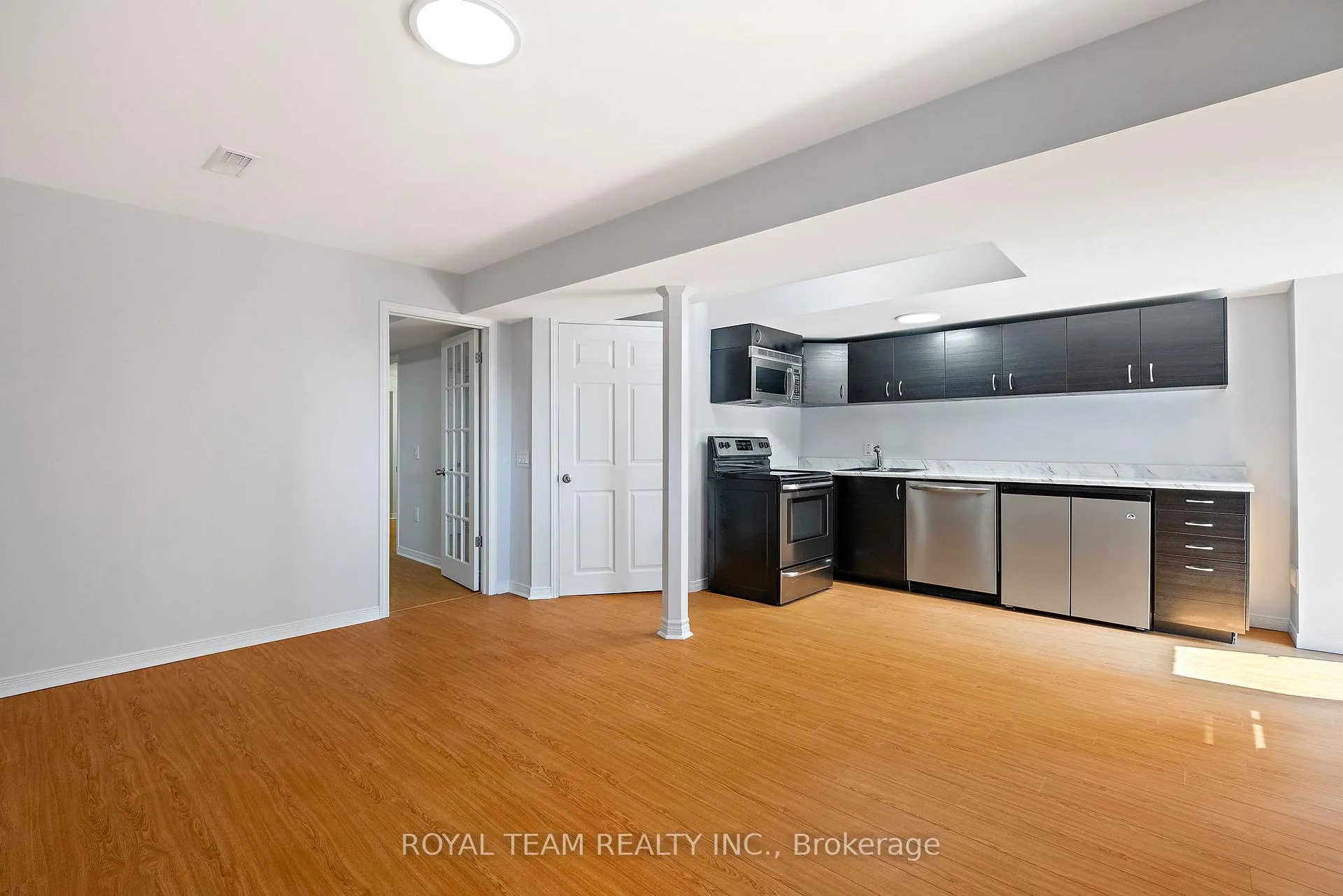 Photo 25 of 60 White Beach Crescent, Vaughan, Patterson — HOMEH