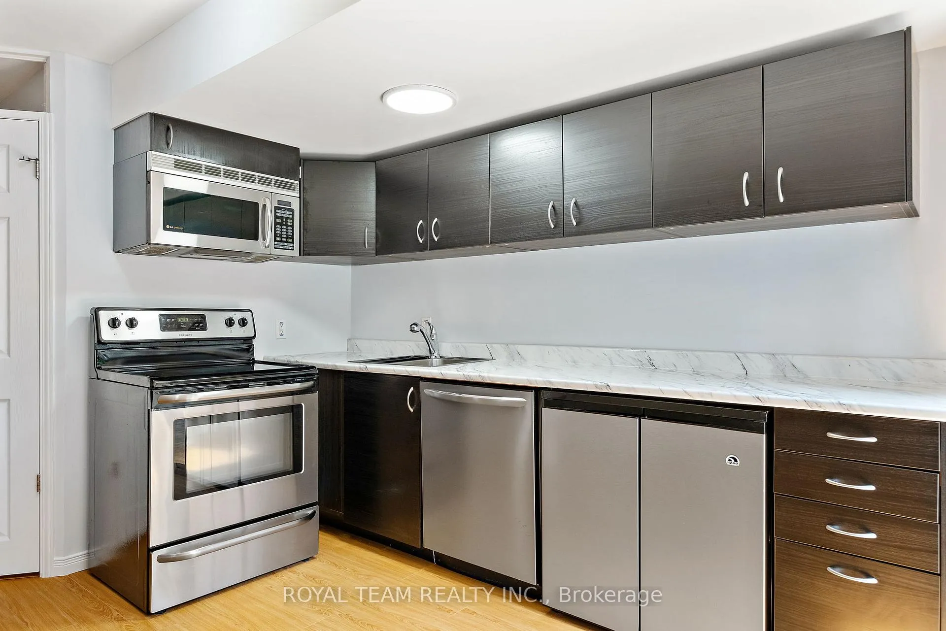 Photo 26 of 60 White Beach Crescent, Vaughan, Patterson — HOMEH