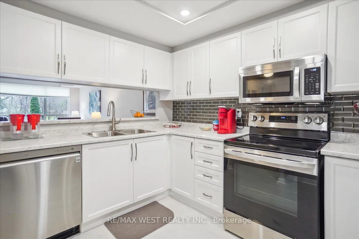 Photo 6 of Unit 210, 712 Rossland Road E, Whitby, Pringle Creek — HOMEH